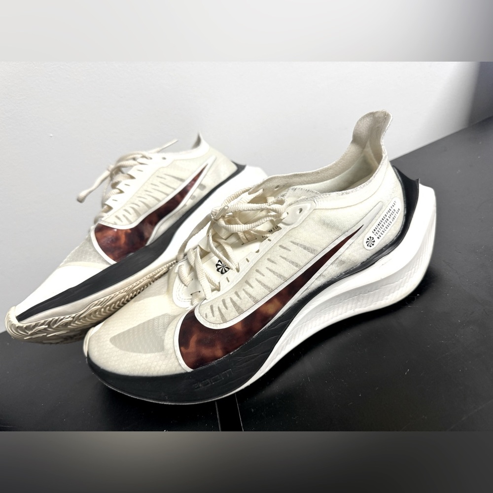 Lightweight Women's Athletic Running Shoes in Cream with Brown Accent